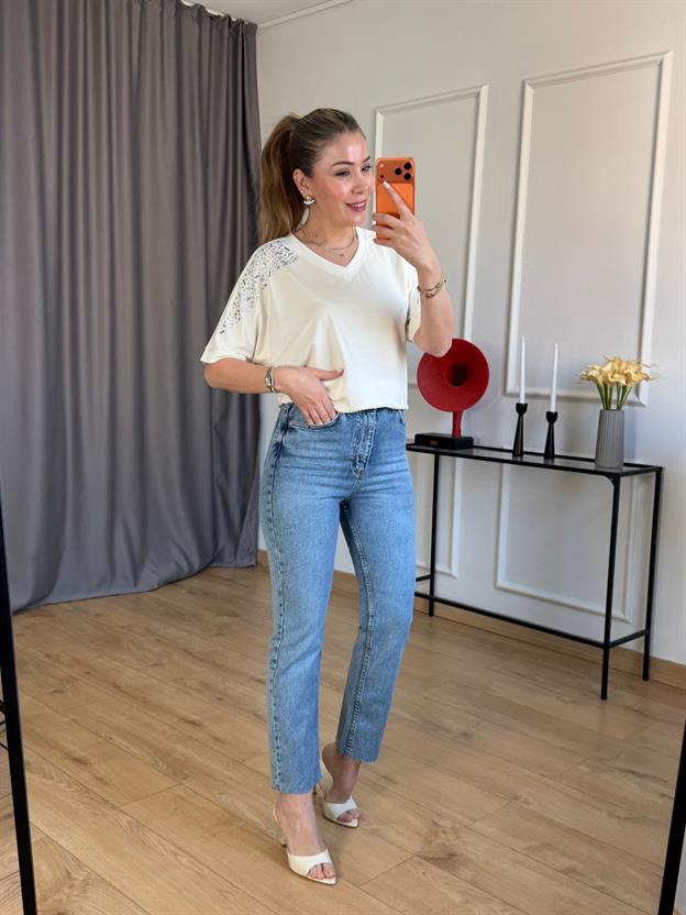 Ekru Omuz Taşlı Modal Bluz