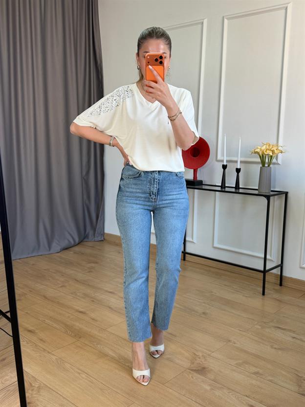 Ekru Omuz Taşlı Modal Bluz