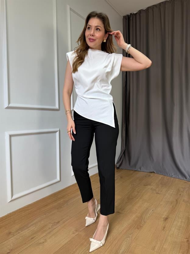 Ekru Pile Detaylı Bluz