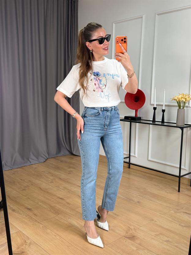 Ekru Yazı Detaylı Tshirt