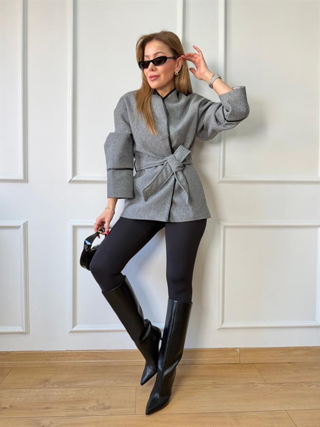 Gri Deri Detaylı Kaşe Ceket