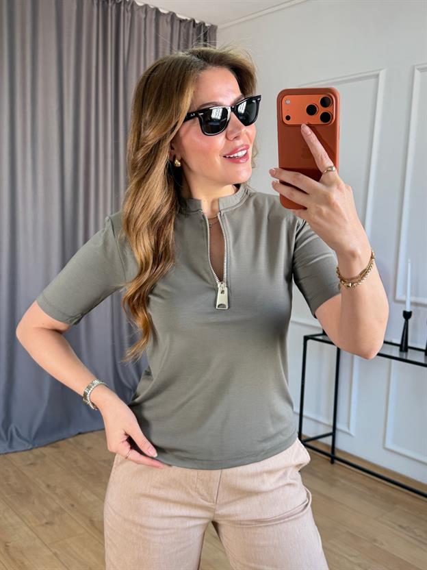 Haki Yaka Fermuarlı Vatkalı Tshirt