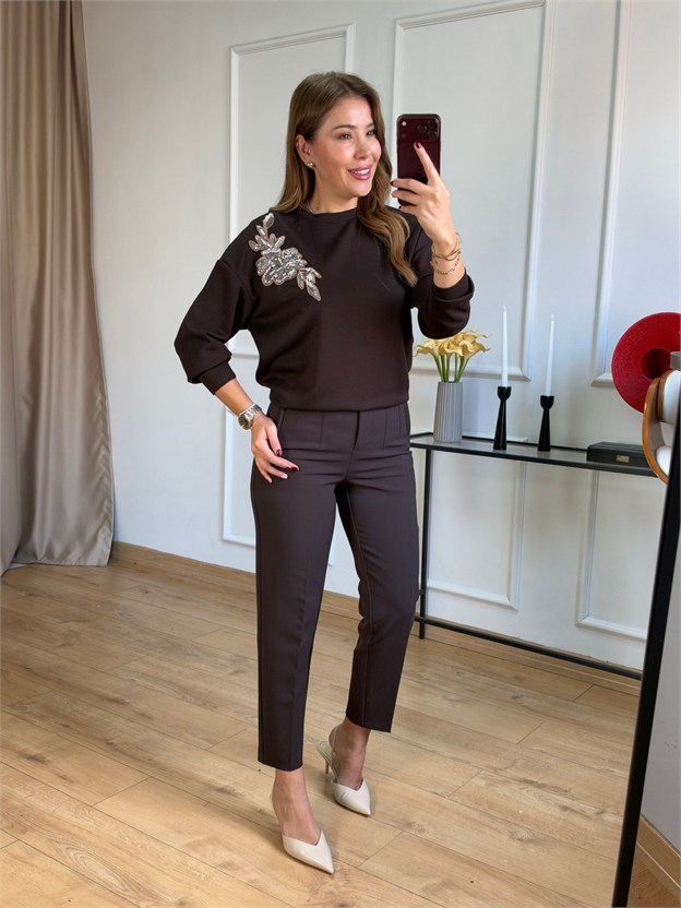 Kahve Çiçek Nakışlı Sweatshirt