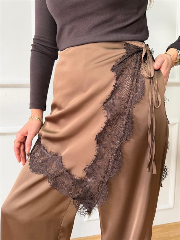 Kahve Dantel Detaylı Saten Pantolon