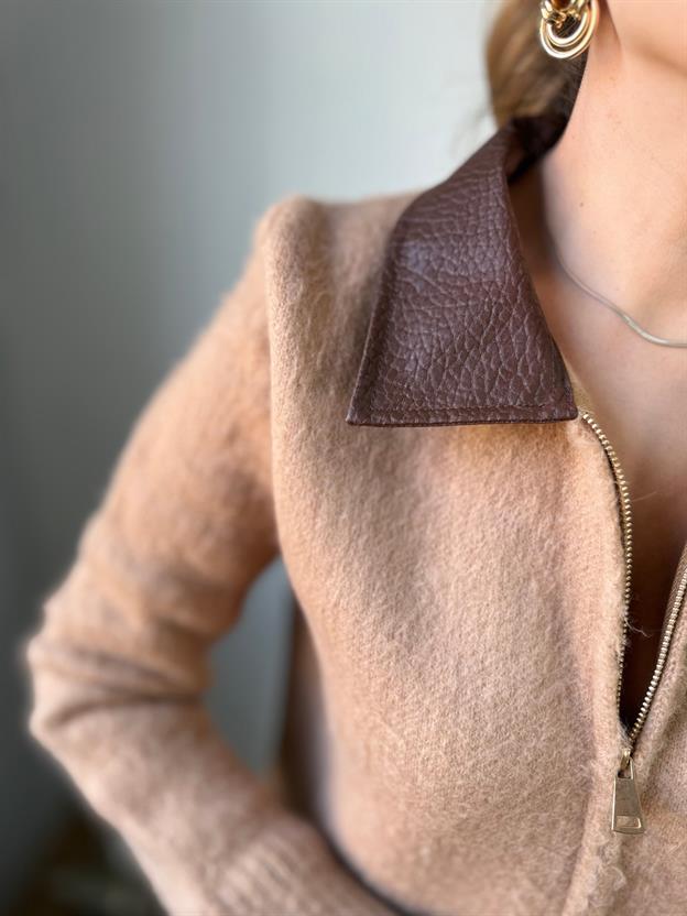 Kahve Deri Yakalı Hırka