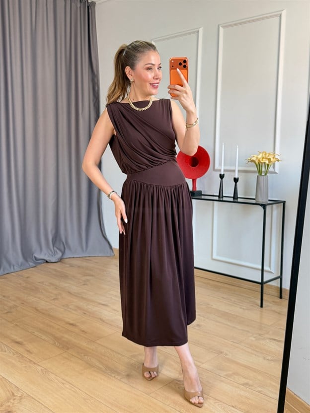 Kahve Drape Detaylı Belden Oturtmalı Elbise