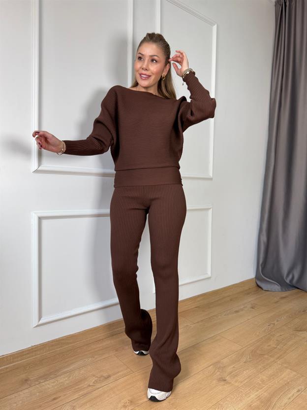 Kahve Fitilli Triko Takım