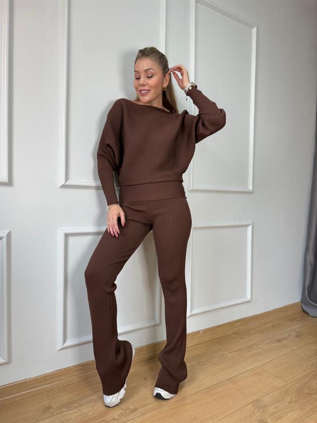 Kahve Fitilli Triko Takım