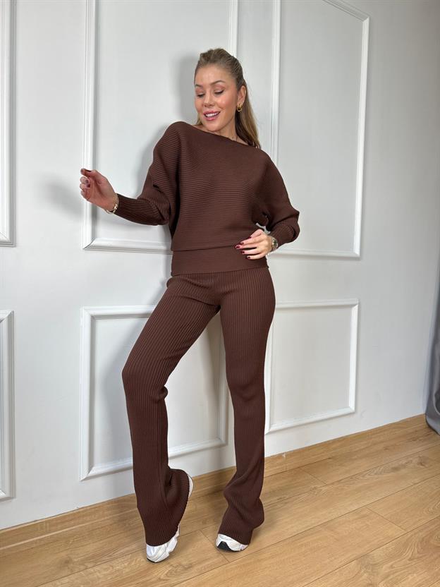 Kahve Fitilli Triko Takım