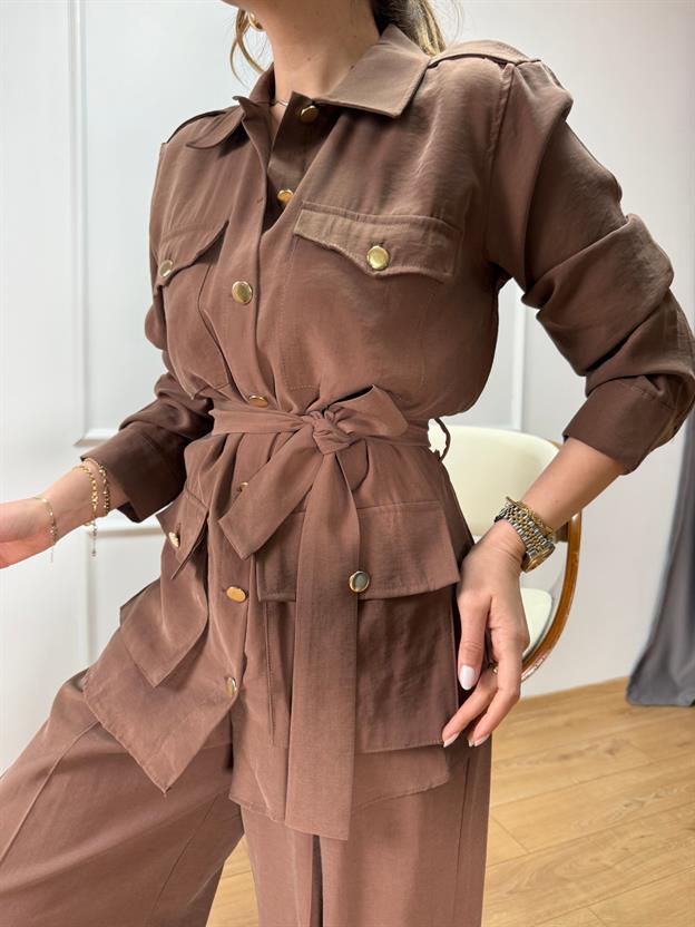 Kahve Kuşaklı Gömlek