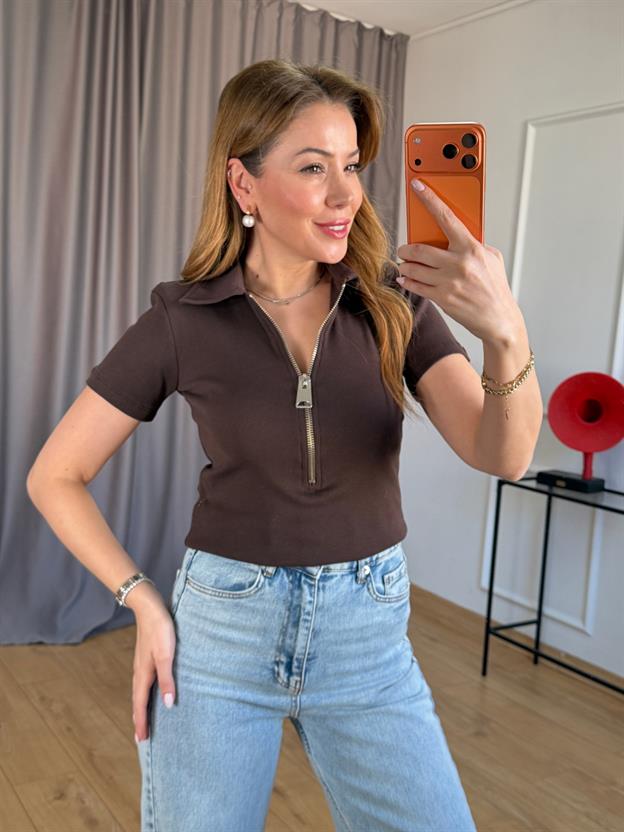 Kahve Yaka Fermuarlı Tshirt