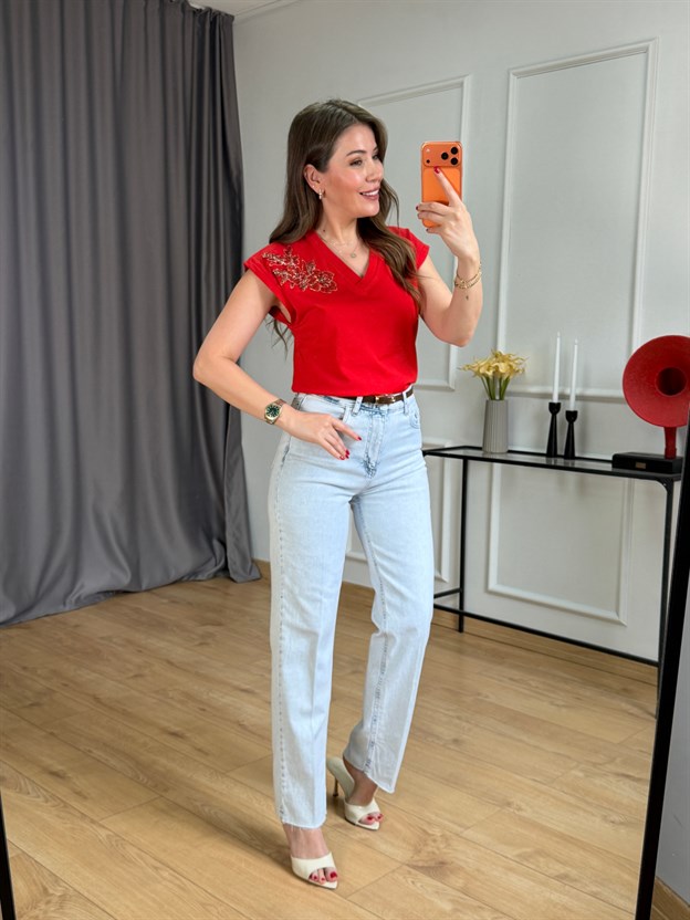 Kırmızı V Yaka Çiçek Detay Tshirt