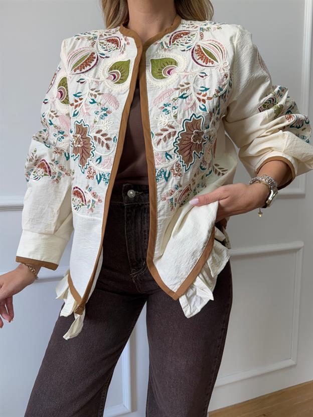 Krem Nakışlı Ceket