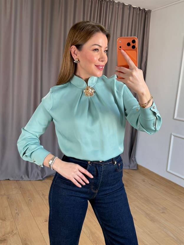 Mint Yeşili Mini Dik Yakalı Gold Broşlu Bluz