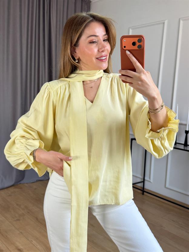 Sarı Yaka Bağlamalı Bluz