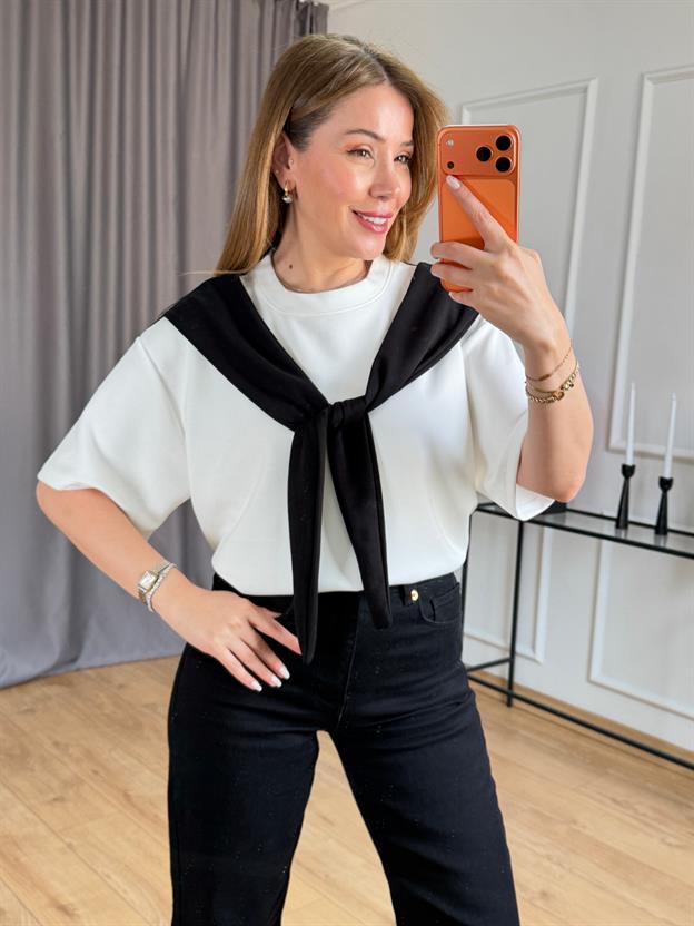 Siyah Bağlama  Detaylı Tshirt