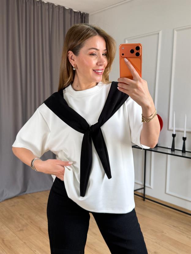 Siyah Bağlama  Detaylı Tshirt