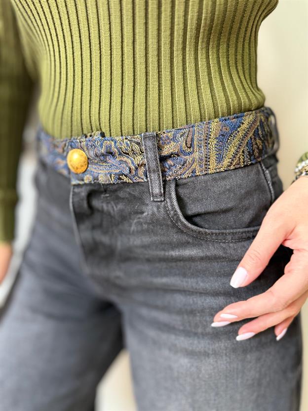 Siyah Bel Şal Detaylı Jean