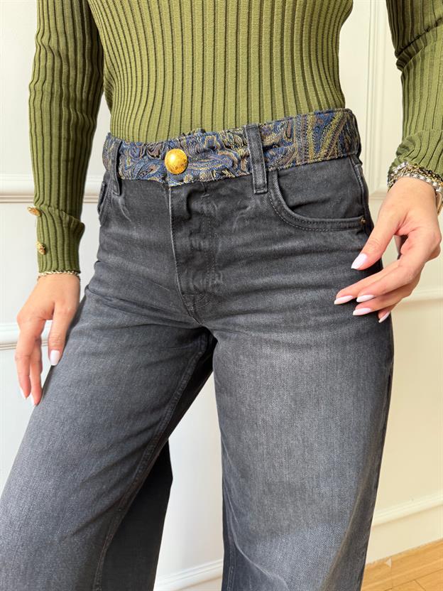 Siyah Bel Şal Detaylı Jean