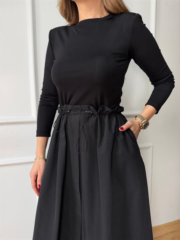 Siyah Beli Lastikli Elbise