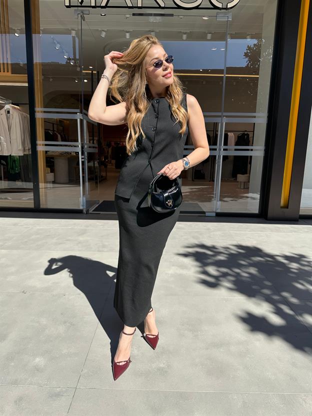 Siyah Bisiklet Yaka Yelekli Takım