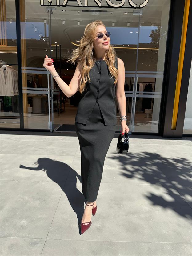 Siyah Bisiklet Yaka Yelekli Takım