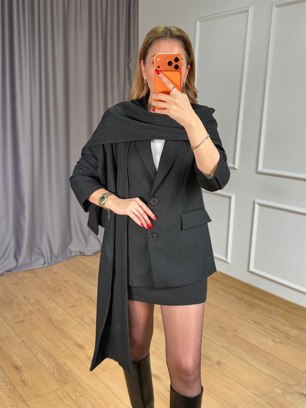 Siyah Çizgili Atkı Detay Ceket