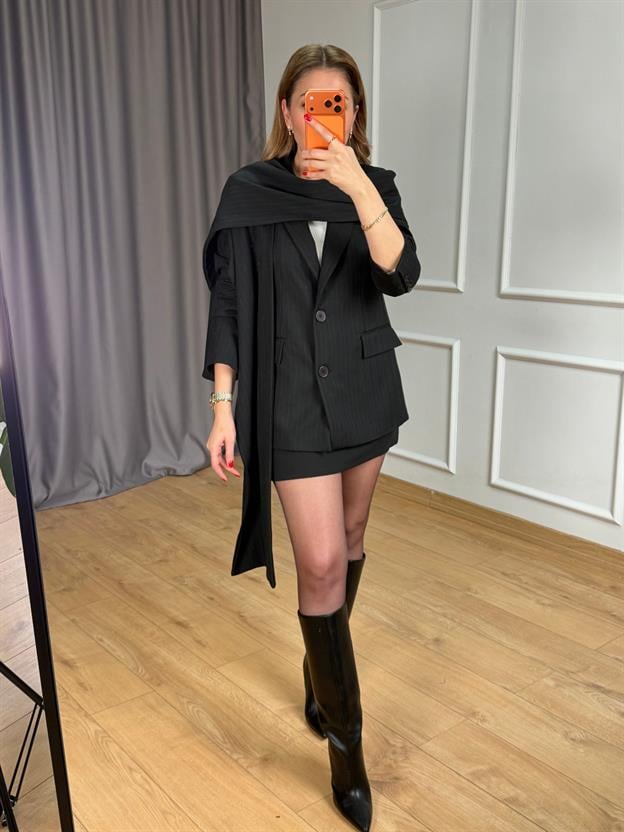 Siyah Çizgili Atkı Detay Ceket