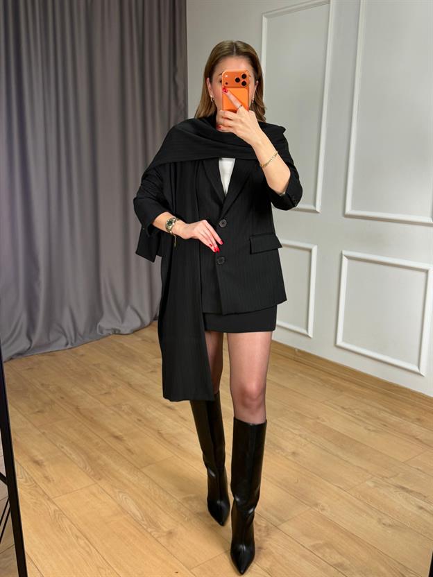 Siyah Çizgili Atkı Detay Ceket