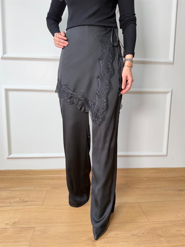 Siyah Dantel Detaylı Saten Pantolon
