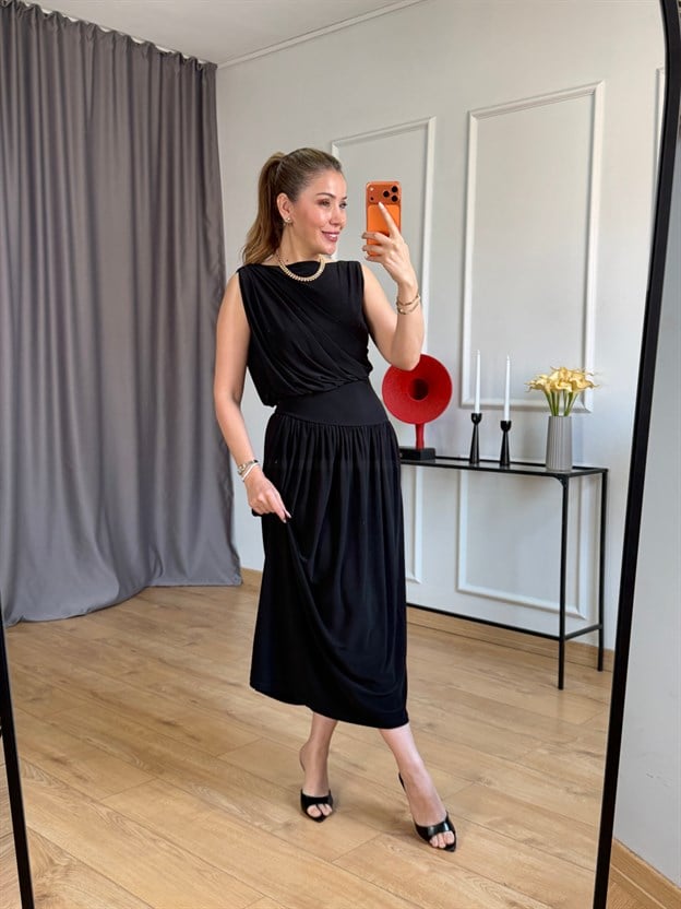 Siyah Drape Detaylı Belden Oturtmalı Elbise