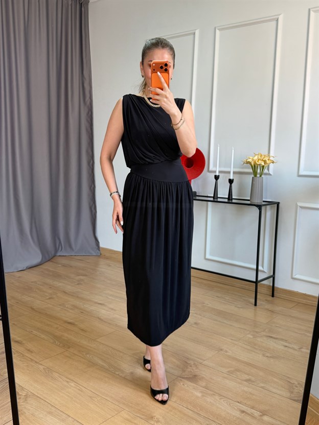 Siyah Drape Detaylı Belden Oturtmalı Elbise