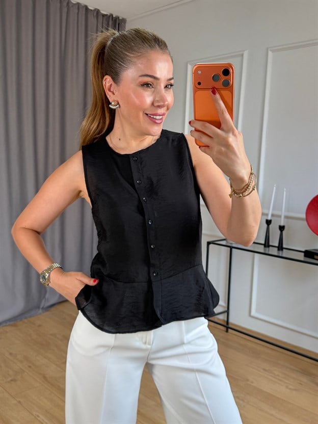 Siyah Etek Ucu Volanlı Kolsuz Bluz