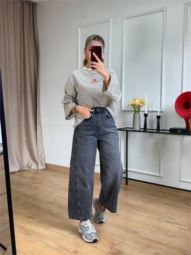 Siyah İnce Çizgili Ön Nakışlı Sweat