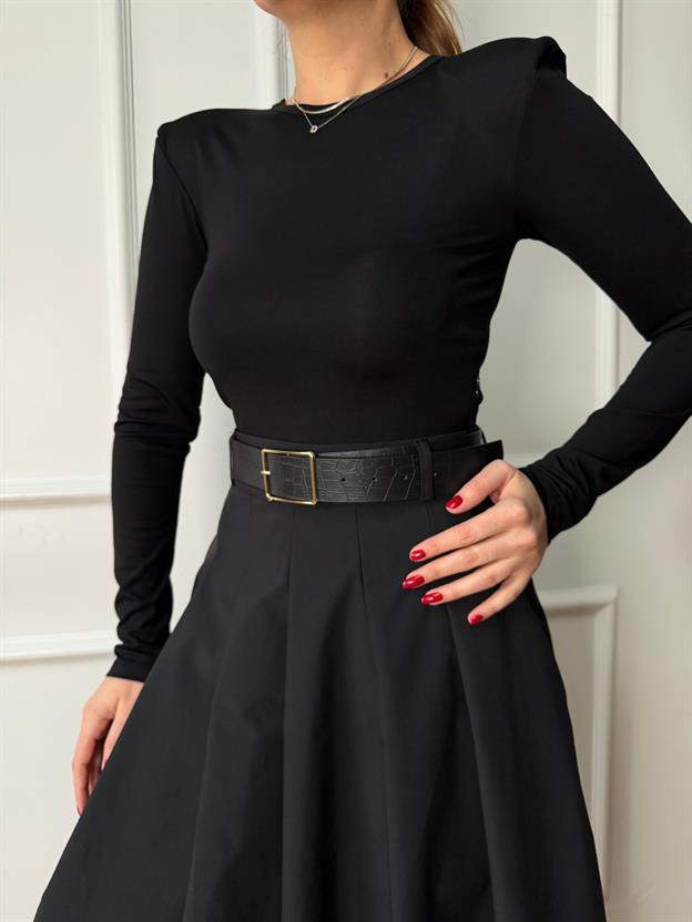 Siyah  Kemer Detaylı Pileli Elbise