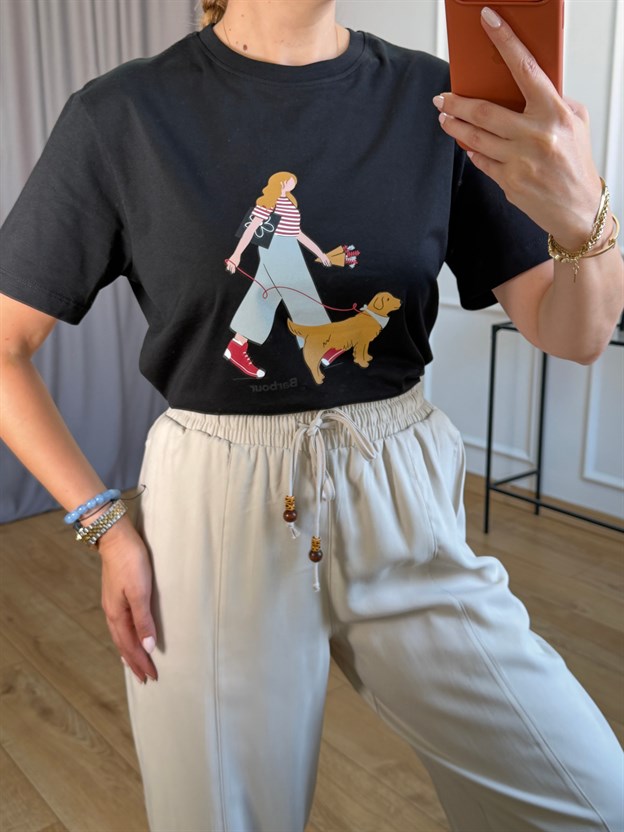 Siyah Köpekli Kız Tshirt