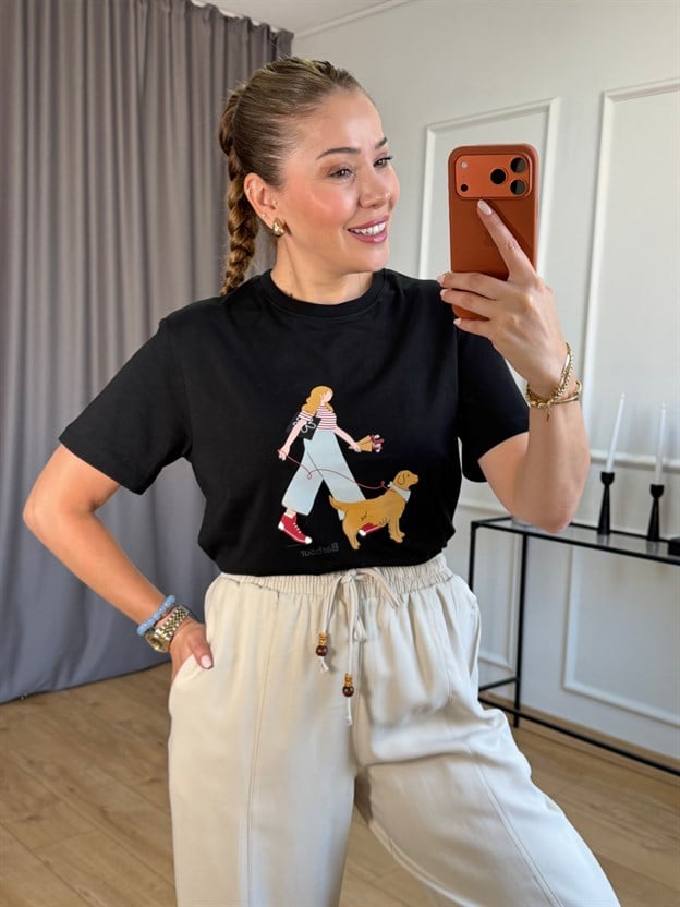 Siyah Köpekli Kız Tshirt
