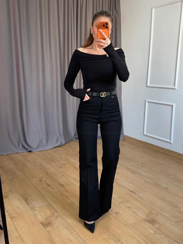 Siyah Omuz Aksesuarlı Bluz