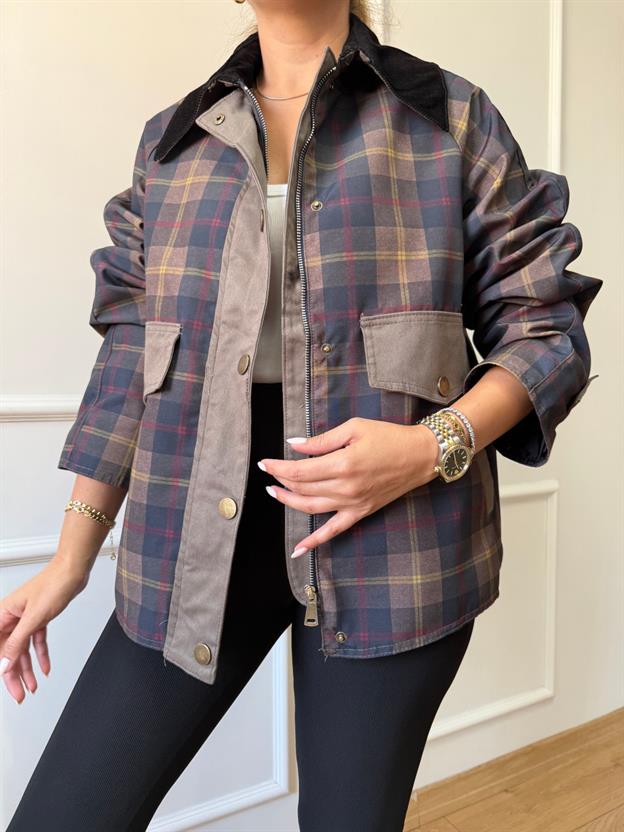 Siyah Yakalı Ekose Ceket