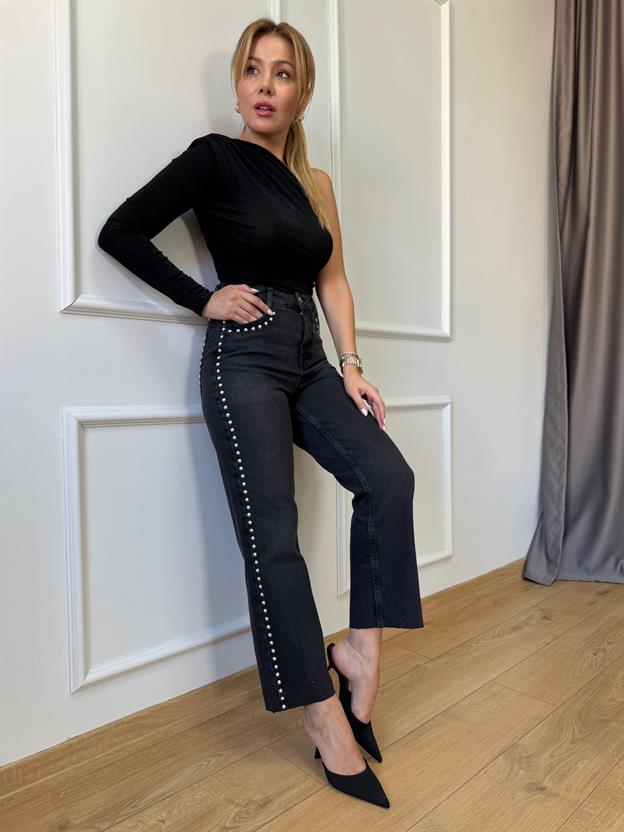Siyah Zımbalı Jean