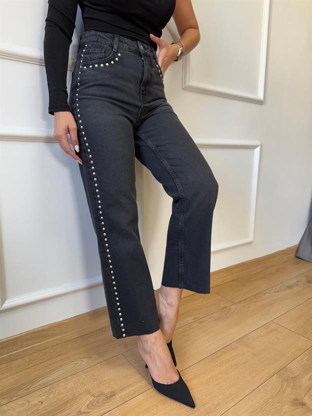 Siyah Zımbalı Jean