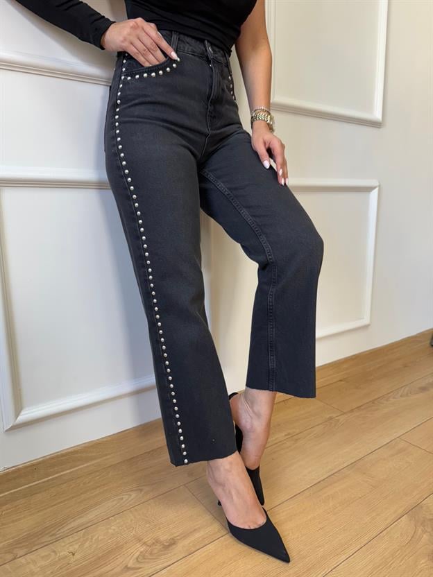 Siyah Zımbalı Jean