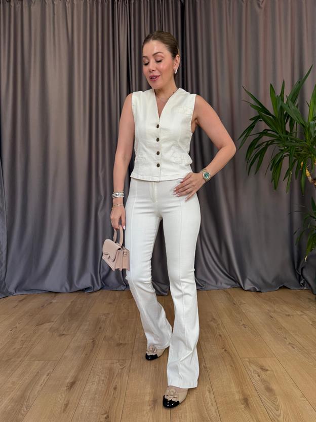 Taş Yelekli İspanyol Takım