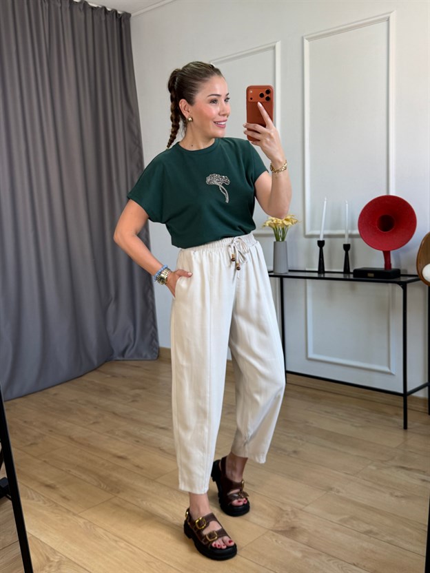 Zümrüt Yeşili Ön Taş Detaylı Tshirt