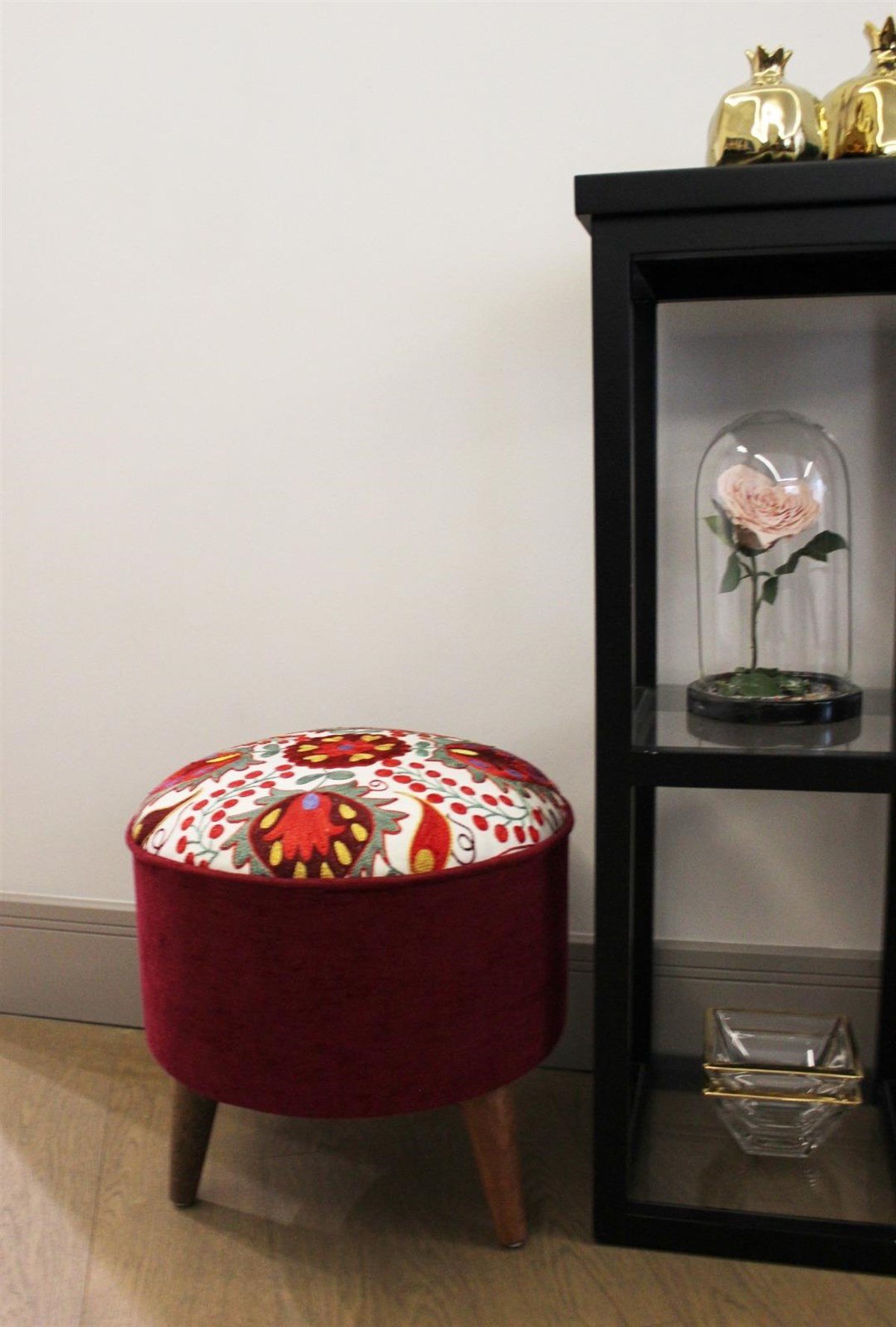 Suzani Kumaşlı Özel Üretim Puf Yerli İmalat El İşçiliği Ahşap Ayaklı