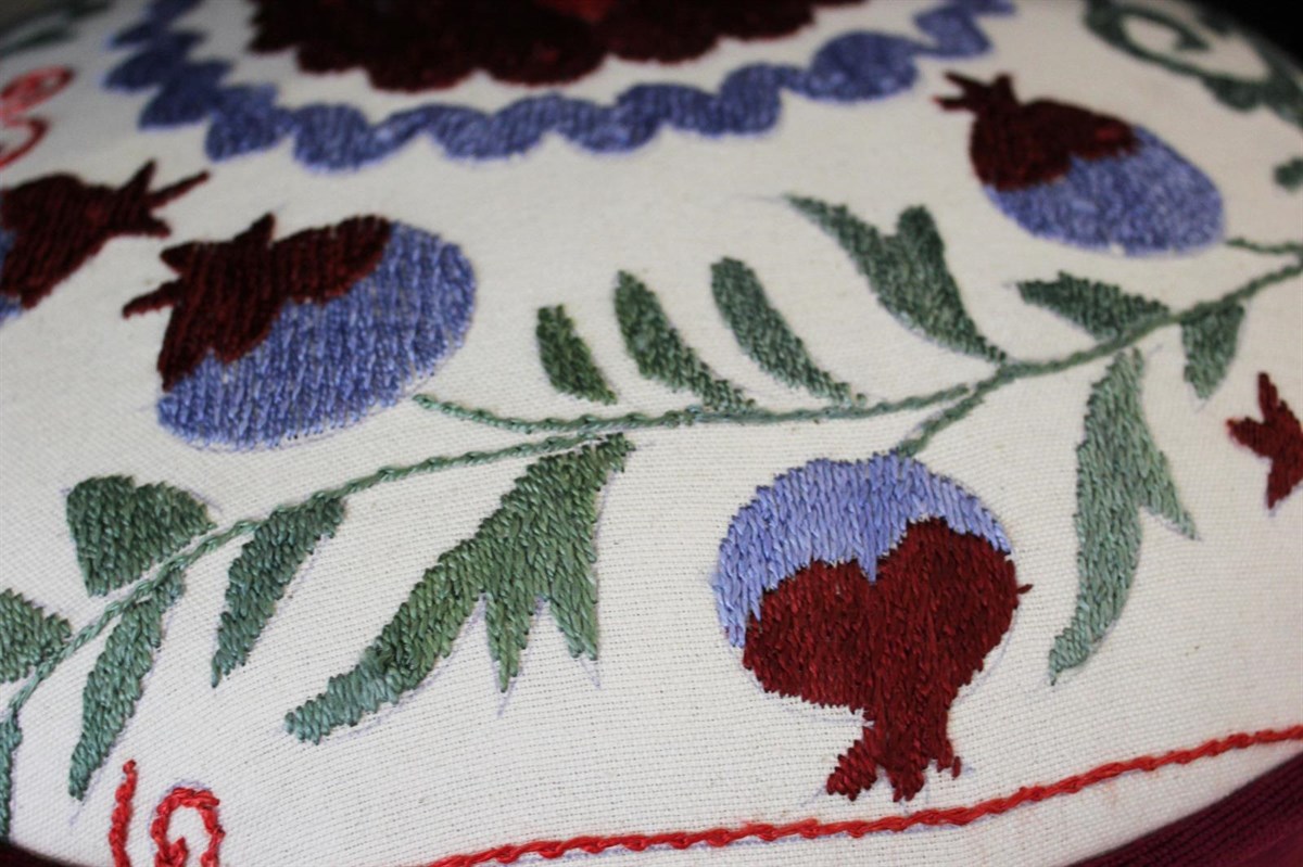 Suzani Kumaşlı Özel Üretim Puf Yerli İmalat El İşçiliği Ahşap Ayaklı