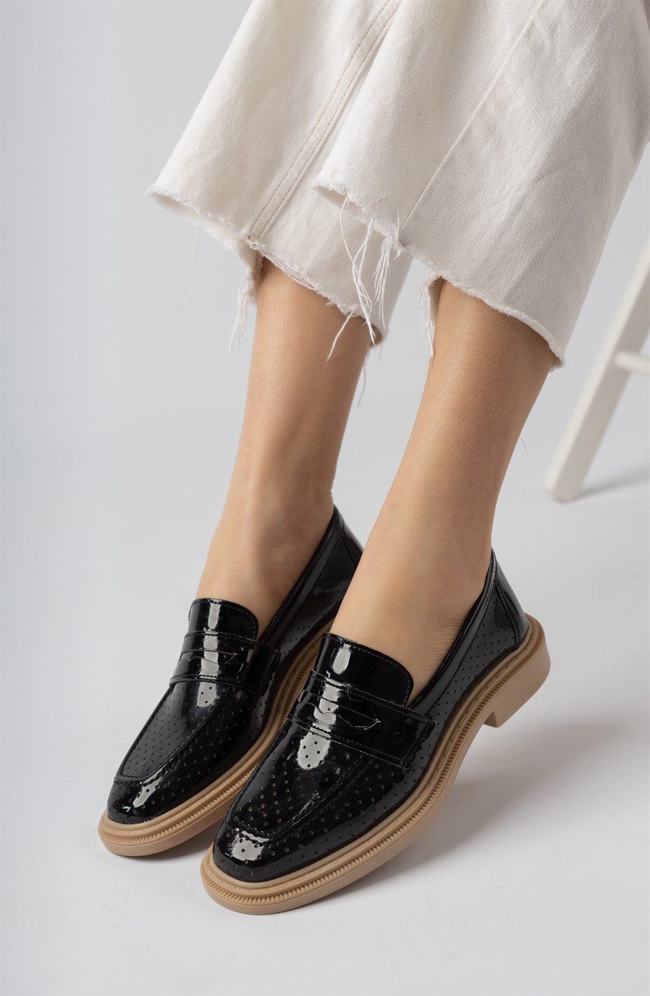 Siyah Rugan Kadın Günlük Klasik Ayakkabı Delikli