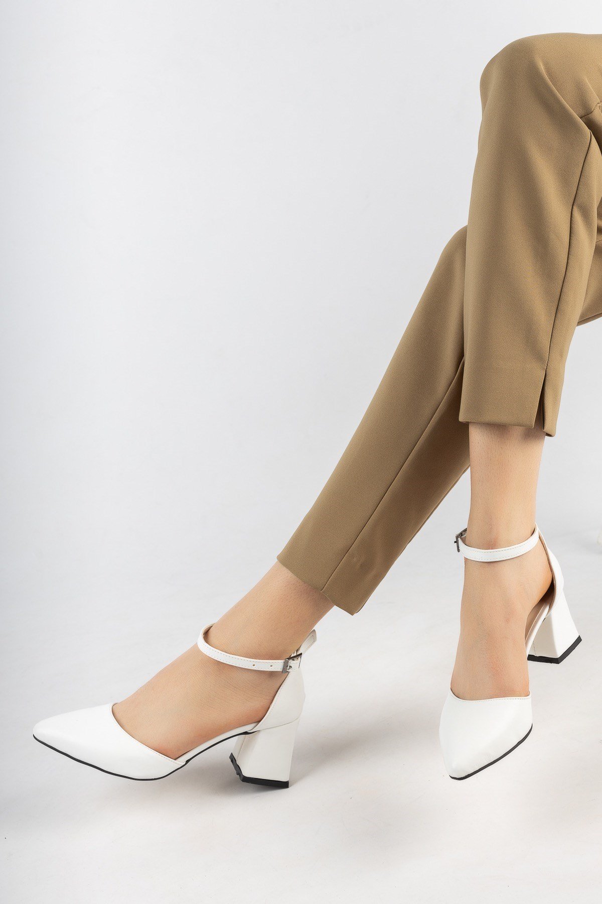 Beyaz Kadın Klasik Topuklu Ayakkabı