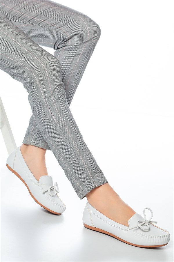 Beyaz Fiyonk Kadın Günlük Klasik Ayakkabı