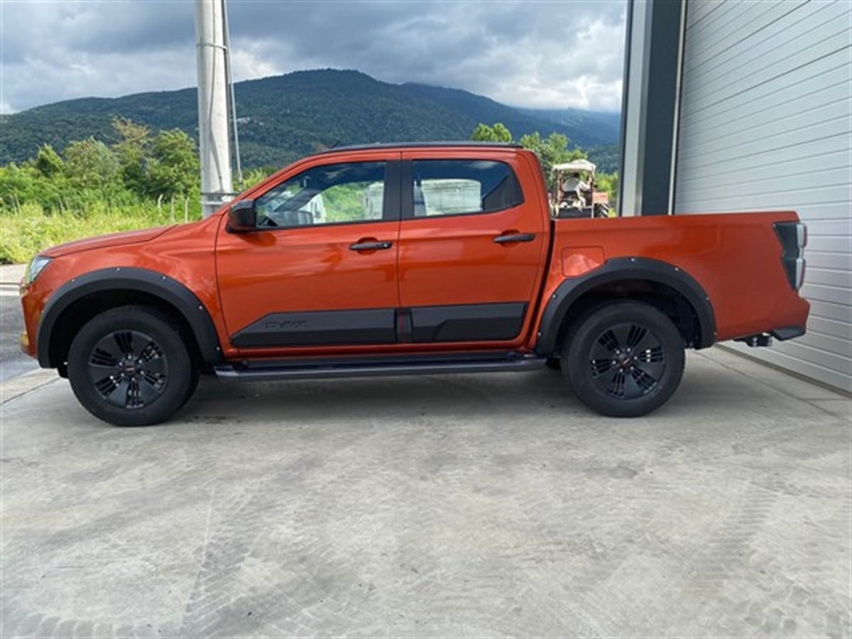 Isuzu D Max Yeni Kasa Dodik Çamurluk Kaplama Seti Safari Civatalı